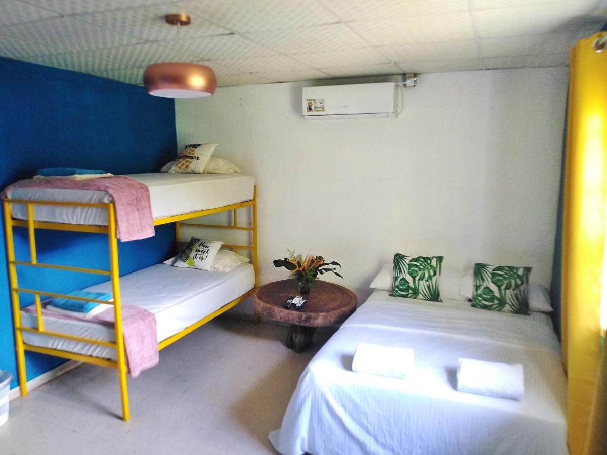 Hostal & Cafe Travelers Santiago Zewnętrze zdjęcie