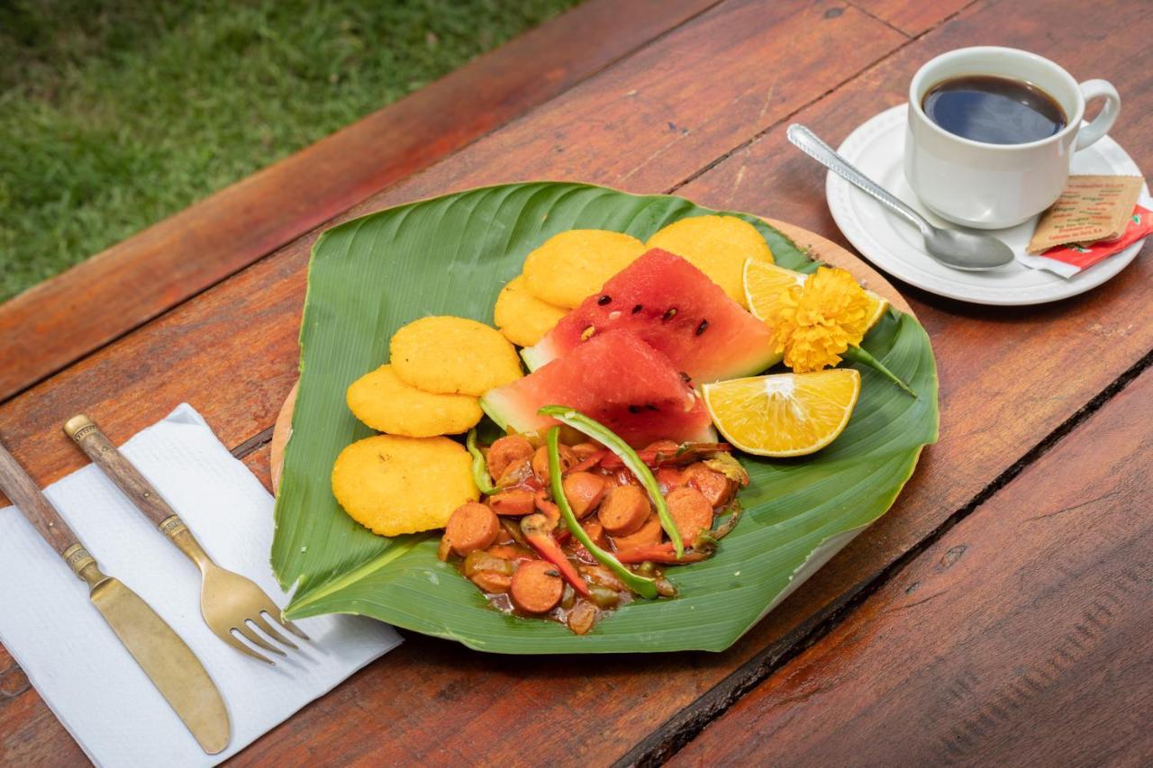 Hostal & Cafe Travelers Santiago Zewnętrze zdjęcie