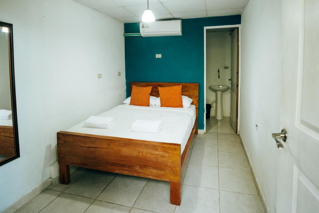 Hostal & Cafe Travelers Santiago Zewnętrze zdjęcie
