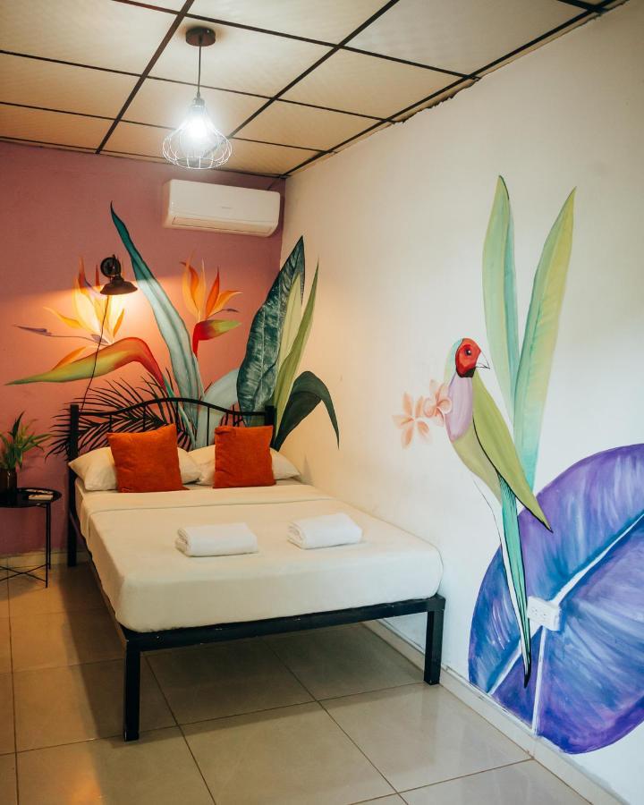 Hostal & Cafe Travelers Santiago Zewnętrze zdjęcie