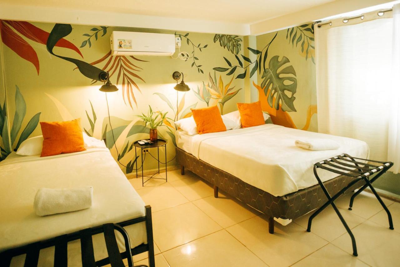 Hostal & Cafe Travelers Santiago Zewnętrze zdjęcie