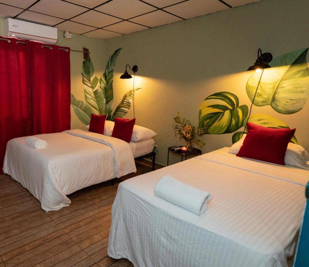 Hostal & Cafe Travelers Santiago Zewnętrze zdjęcie