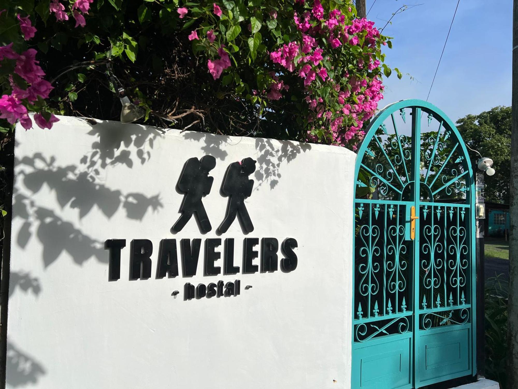 Hostal & Cafe Travelers Santiago Zewnętrze zdjęcie